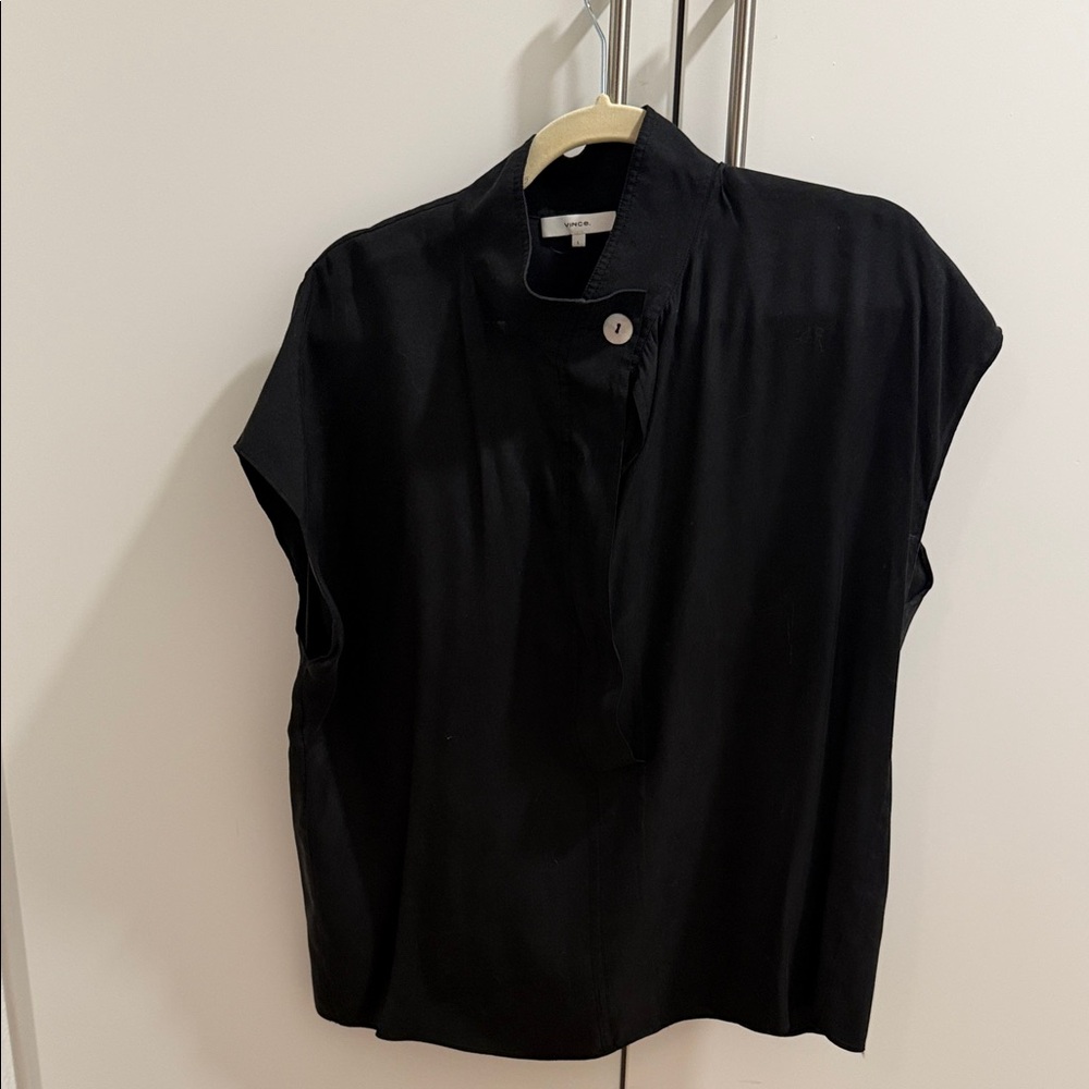 Black silk Womans cap sleeve Vince blouse